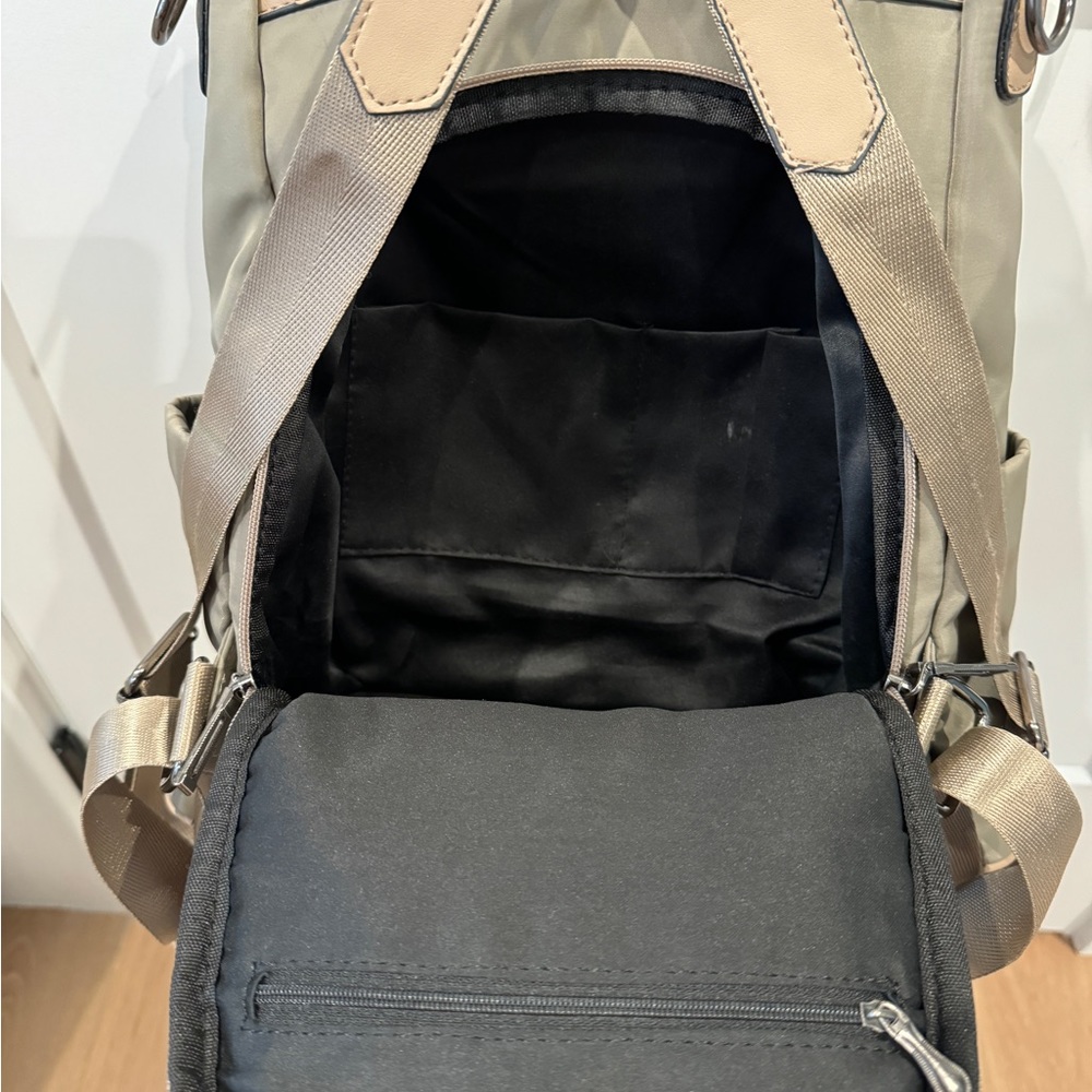 Travel backpack - Picture 3 of 6